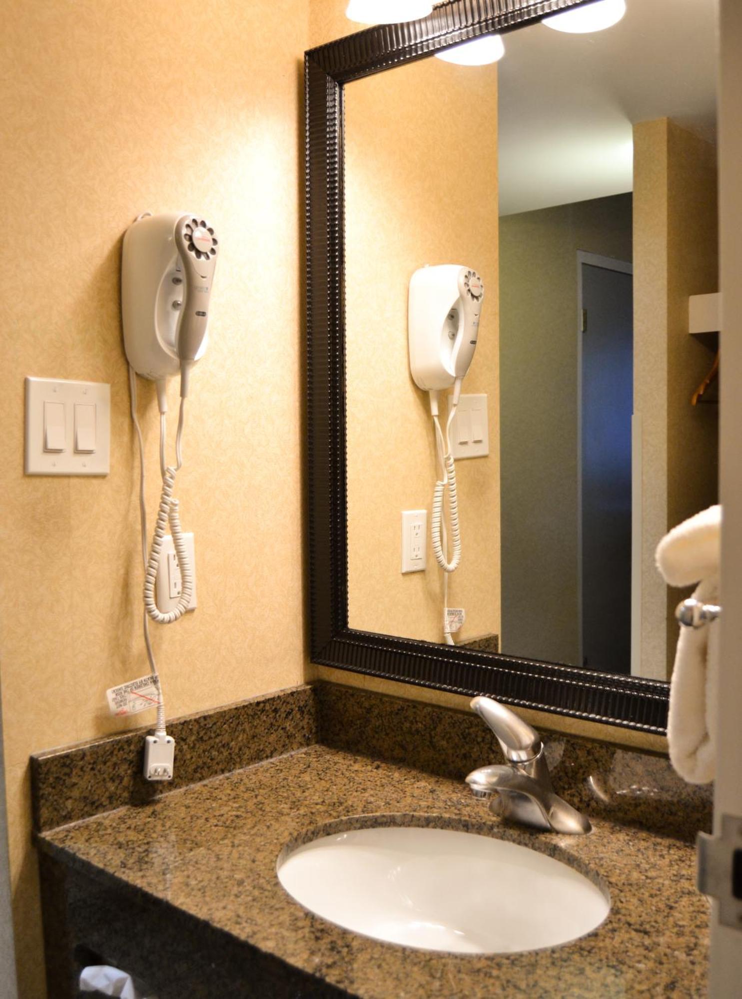 Amenida Residences, YYC Esterno foto